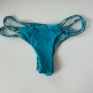 Moana bikini reversible bottoms size medium
